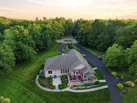 2nd image of 33 Labrie Ln