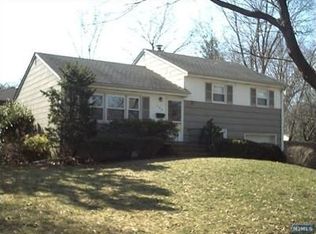 264 Homestead Rd, Paramus, NJ 07652