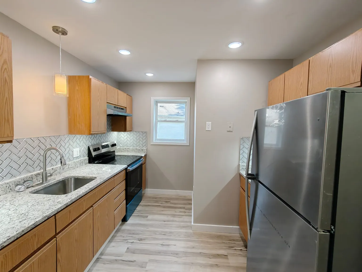 3 bed, 1200 sqft, $2,600 — Photo 4