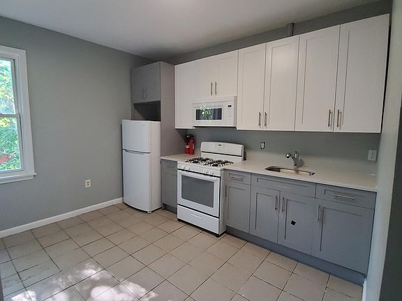 2nd image of 119 Seymour Ave Floor 2