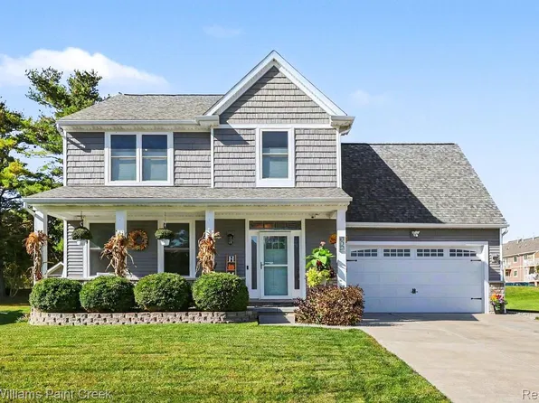 394 Newton Ct, Lake Orion, MI 48362