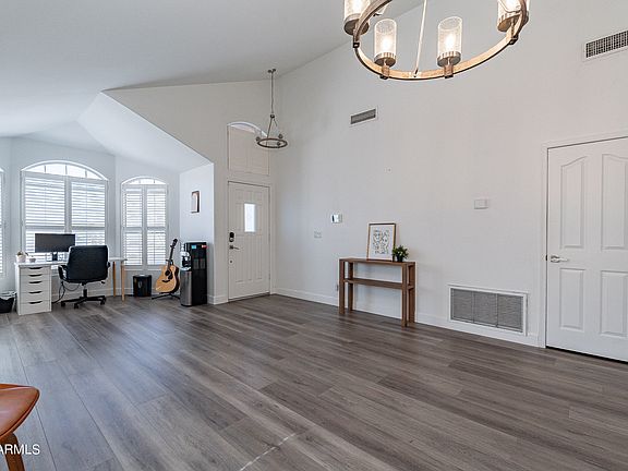 3rd image of 1072 W JEANINE Drive