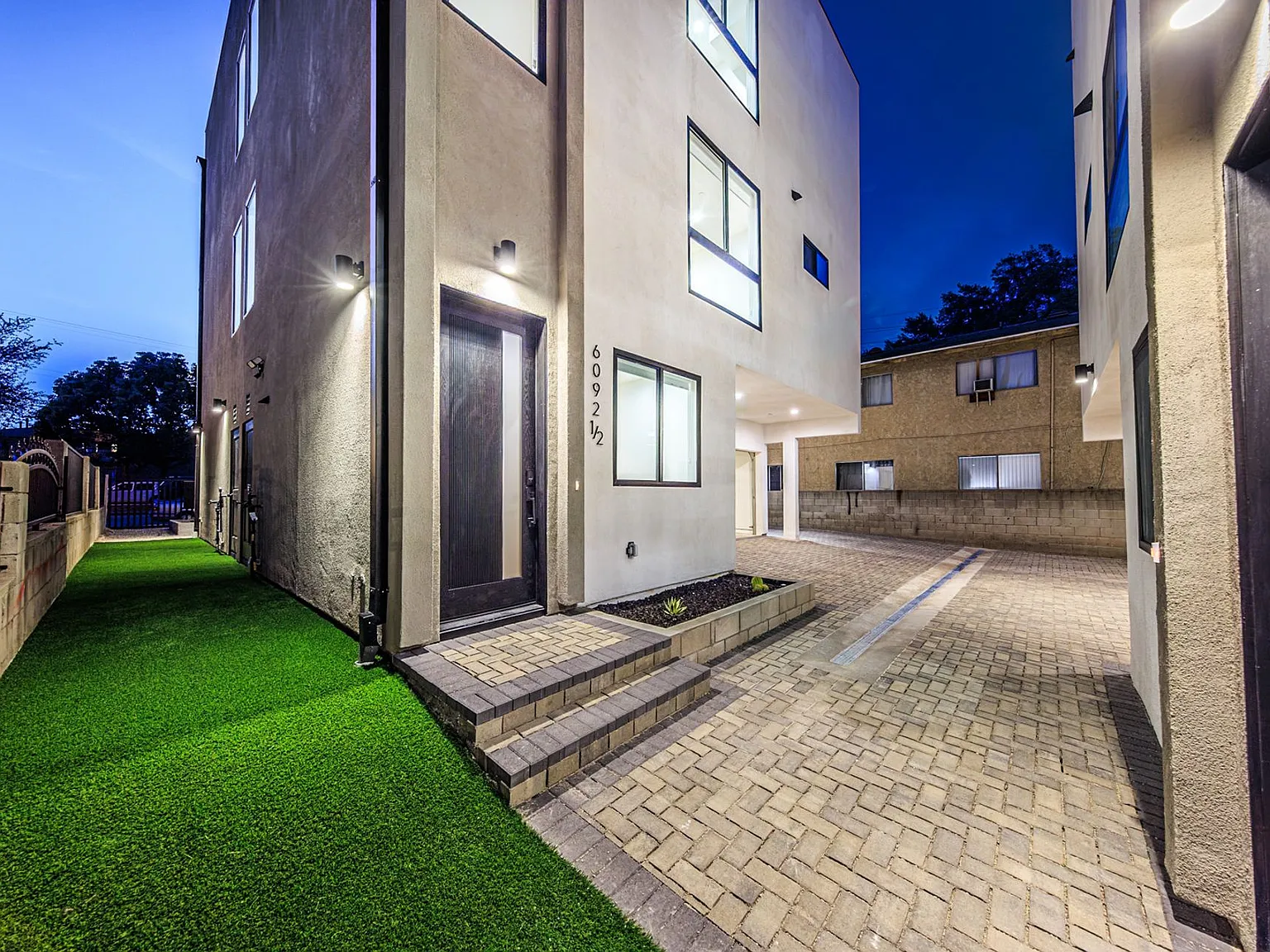 Rare Brand New Luxury Townhomes in Trendy Highland Park — Photo 1