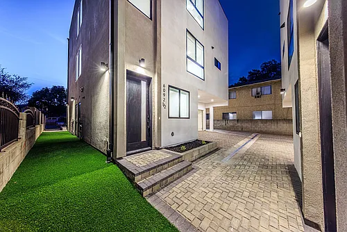 Rare Brand New Luxury Townhomes in Trendy Highland Park Photo 1
