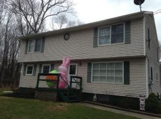 214 Lackawaxen Rd, Shohola, PA 18458