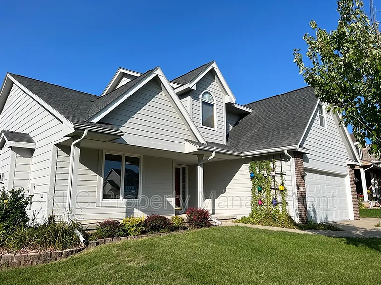 15177 Hawthorn Dr — Photo 1