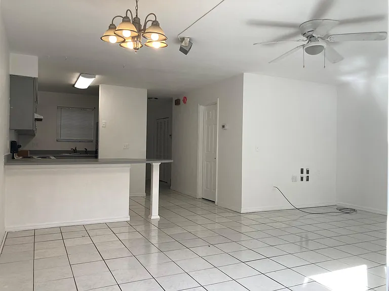 2871 SW 38th Pl — Photo 7