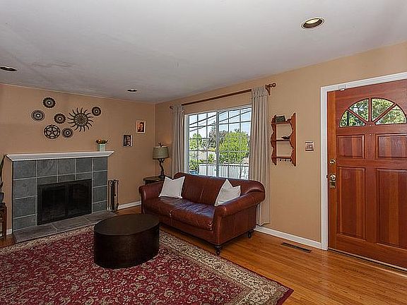 3rd image of 128 Stanley St