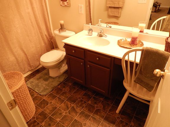 4th image of 1845 Lookout Ln
