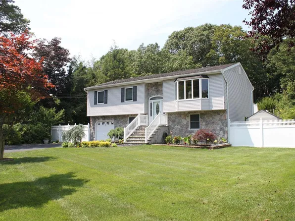 82 Nichols Road, Nesconset, NY 11767
