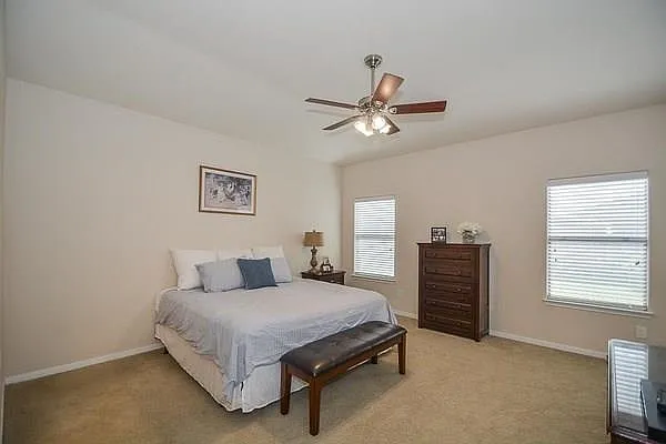 623 W Newport Bnd — Photo 10