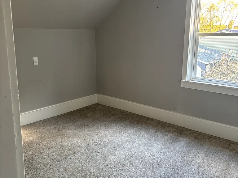 335 W School St — Photo 16