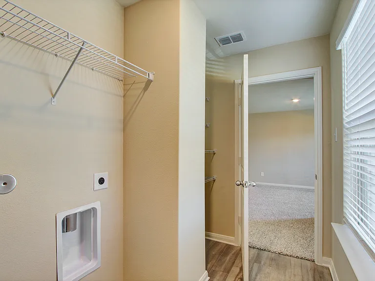 3217 Bowen St — Photo 13