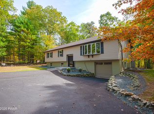 115 Knob Cone Dr, Milford, PA 18337