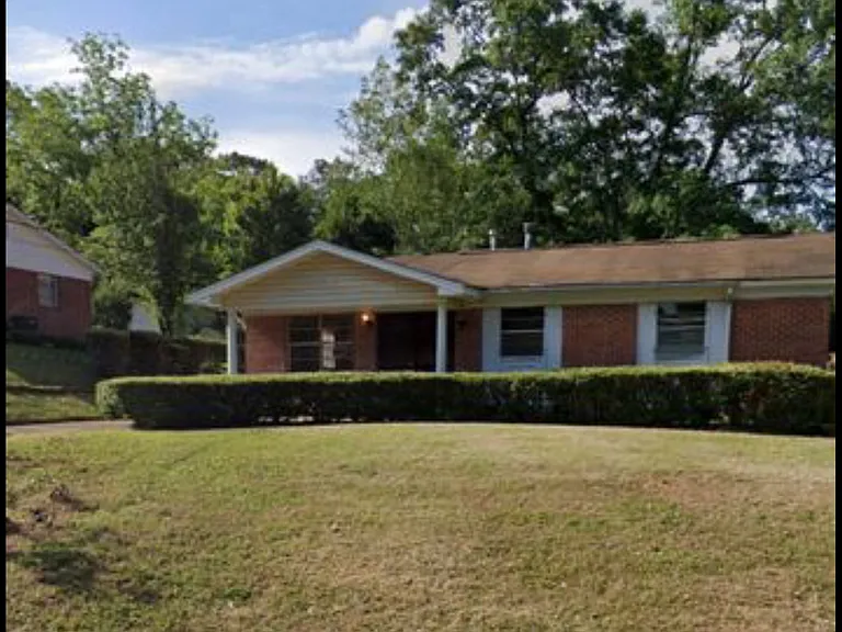 801 Golfview Dr — Photo 2