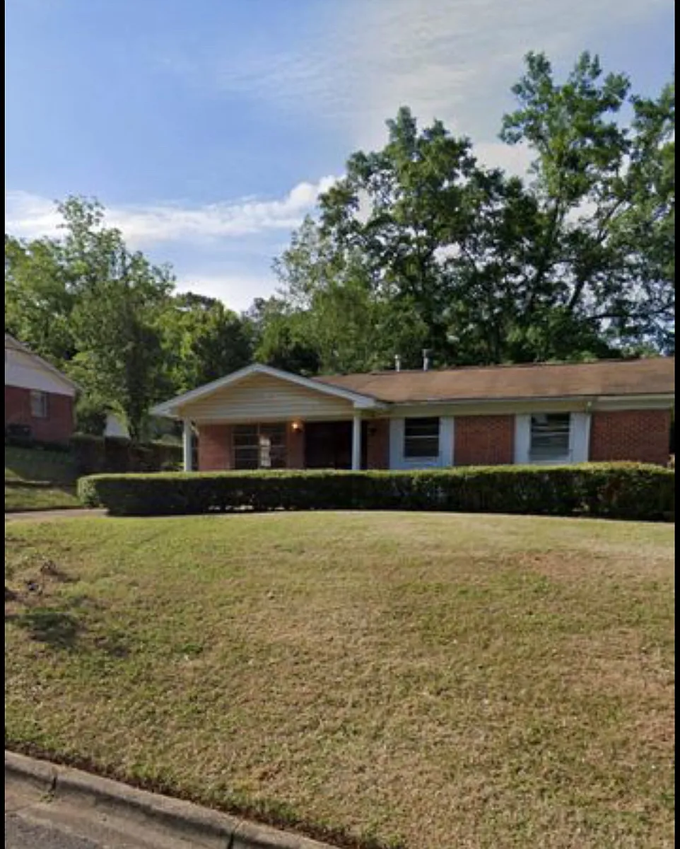 Building Photo - 801 Golfview Dr