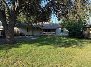 3226 Hickory Ave, Groves, TX 77619