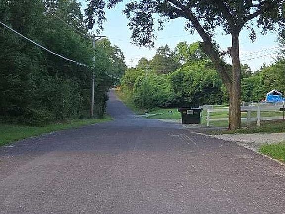 4th image of 12753 Hencher Rd