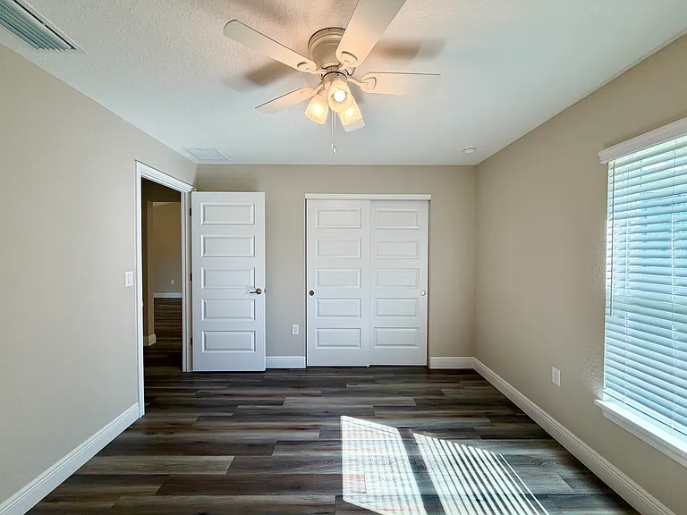 210 Oak Ln — Photo 23