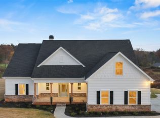 323 Sweetgrass Dr, Demorest, GA 30535