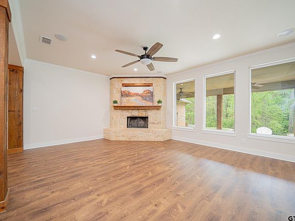 5th image of 320 Fox Glove Ln