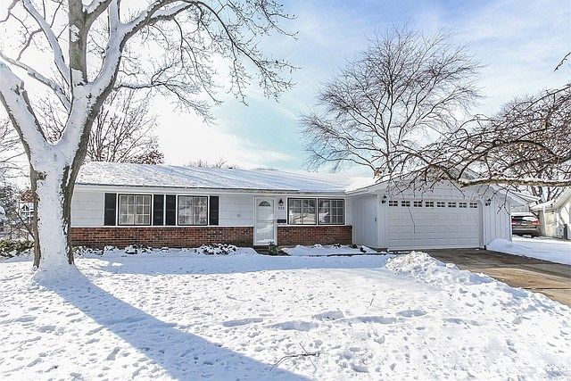 1st image of 929 Royal Ct