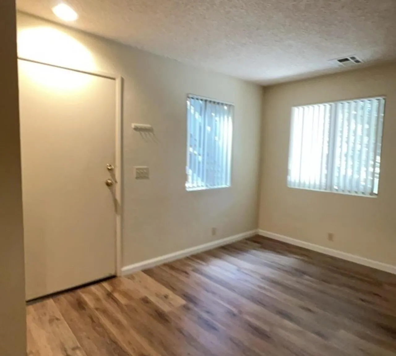 2 bed, 1025 sqft, $2,200 — Photo 2