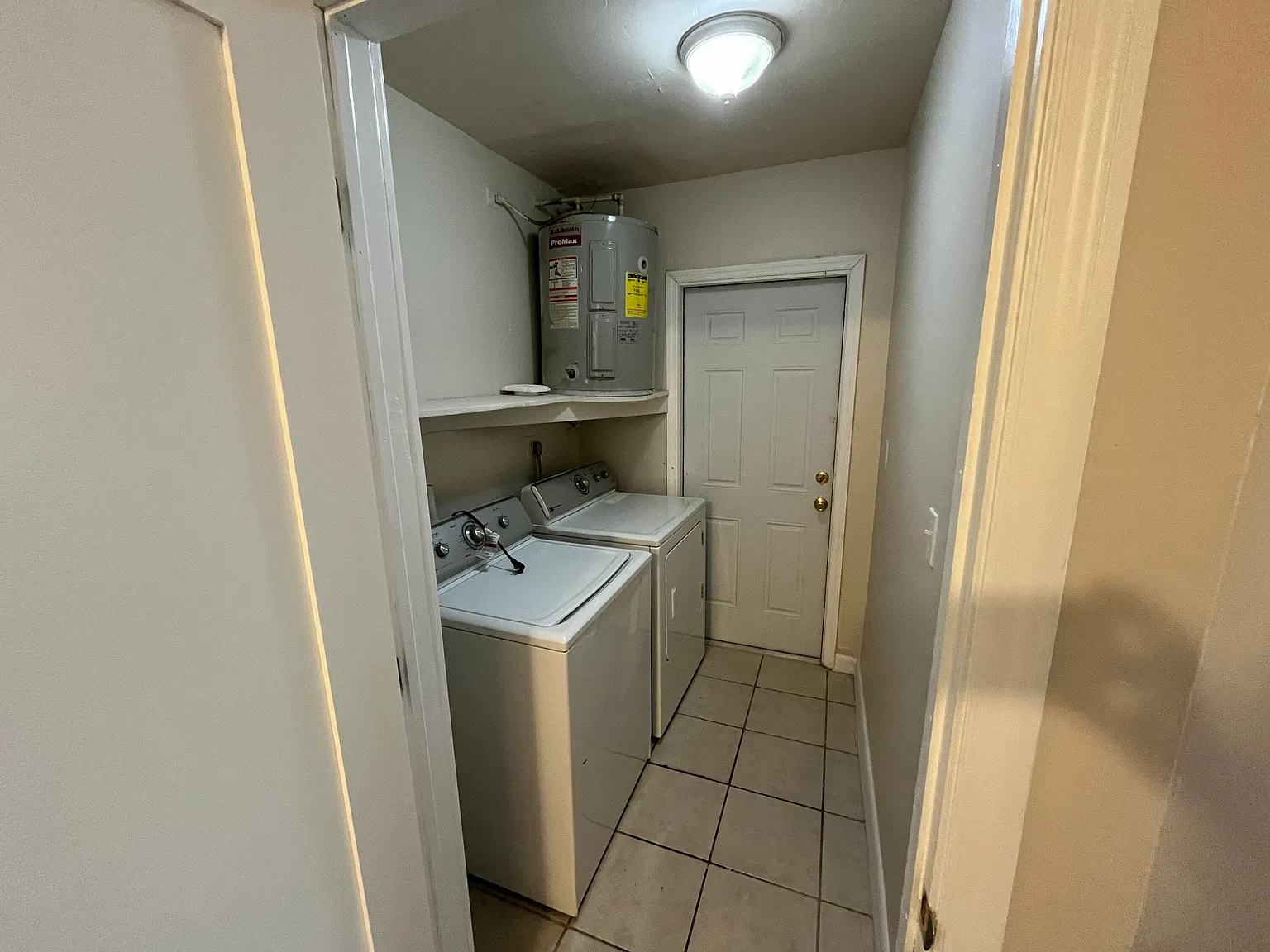 3 bed, 1.5 bath, 1200 sqft, $2,300 — Photo 4