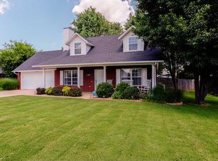 219 Center Dr, Lowell, AR 72745