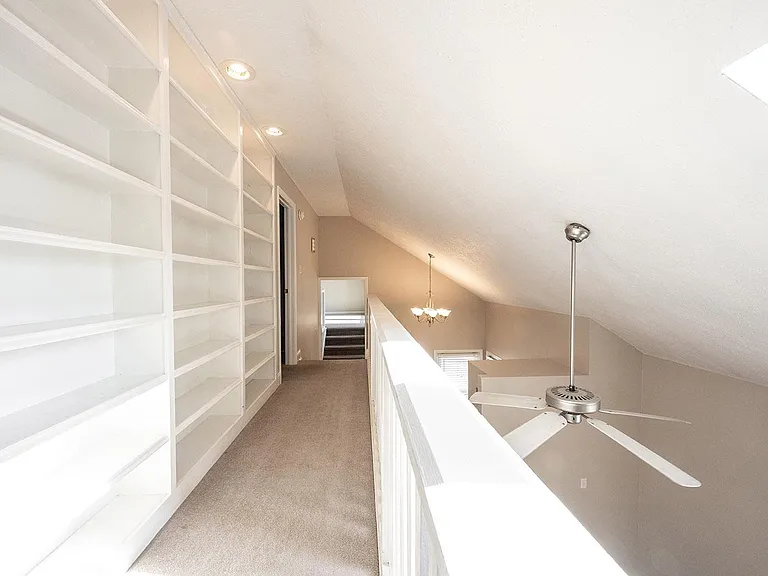 11704 Cameron Dr — Photo 23