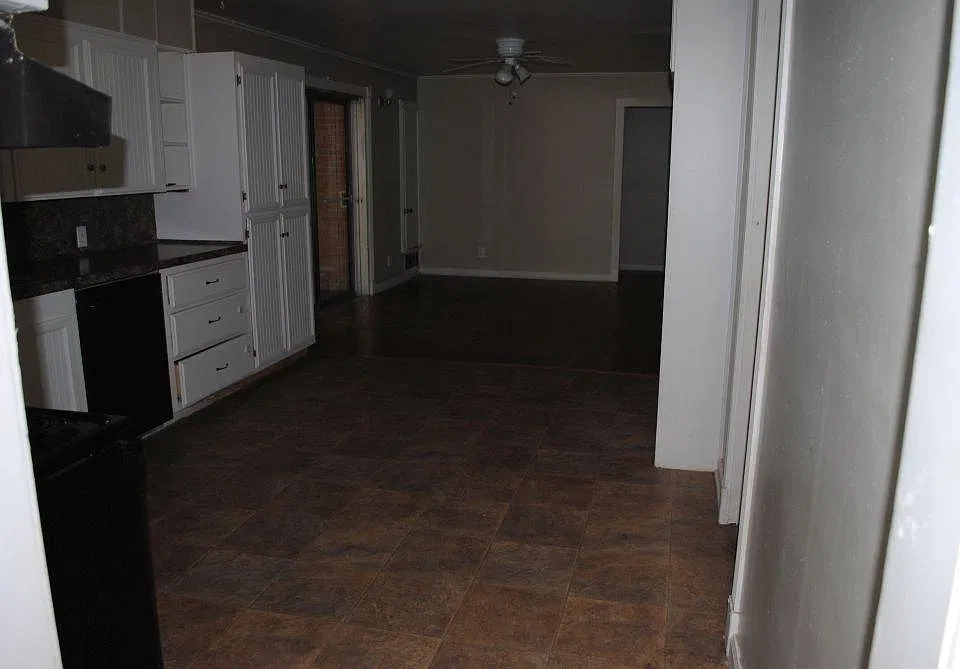 3 bed, 2500 sqft, $1,400 — Photo 3