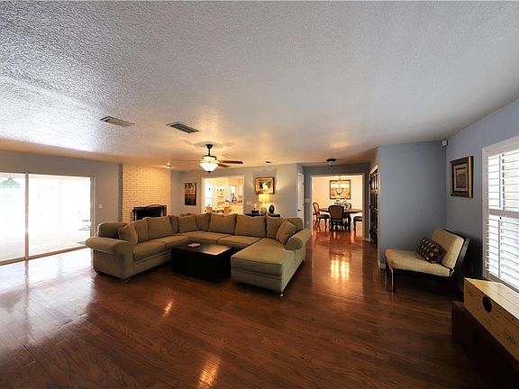 5th image of 107 Country Hill Dr