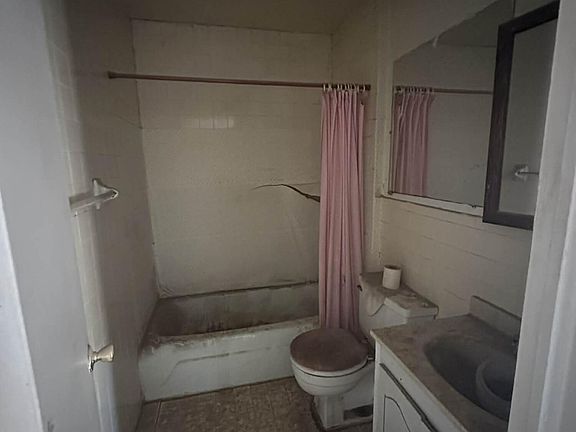 5th image of 310 Place Rd