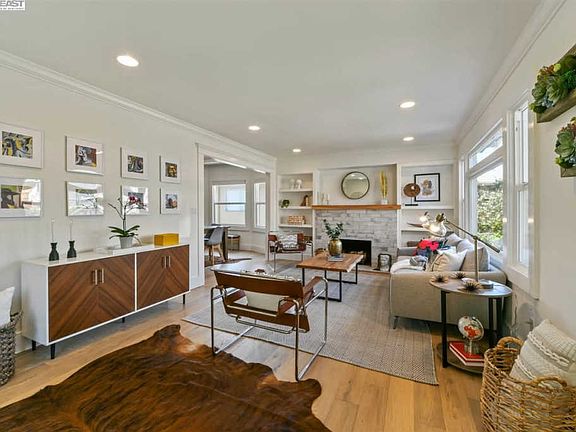 4th image of 330 Lester Ave