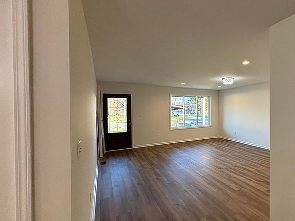 4th image of 5110 Lathrop St