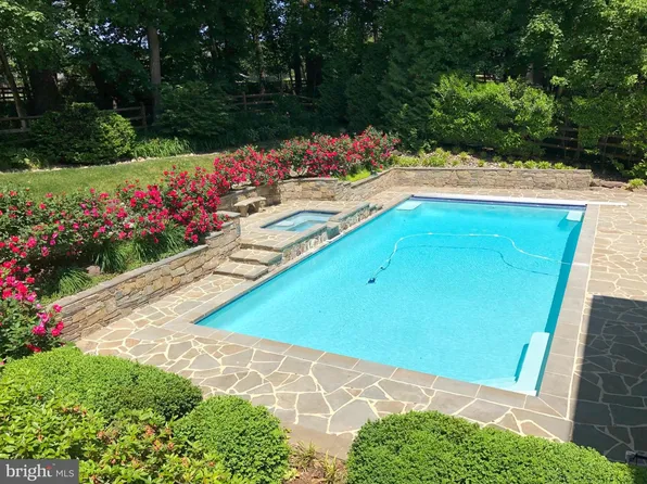 4 Brickford Ln, Baltimore, MD 21208