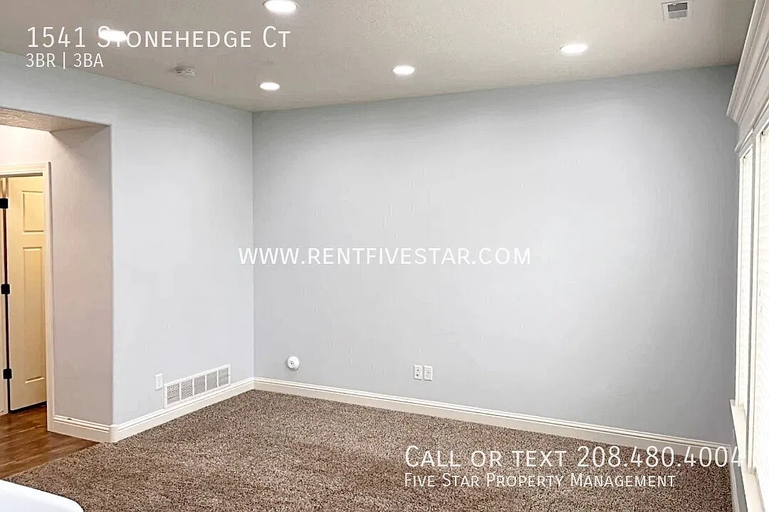 Dreamy 3 Bed 2.5 Bath Townhome in Chubbuck! — Photo 3