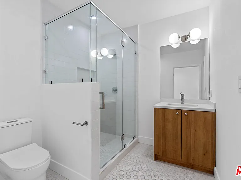 3939 Moore St #204 — Photo 32