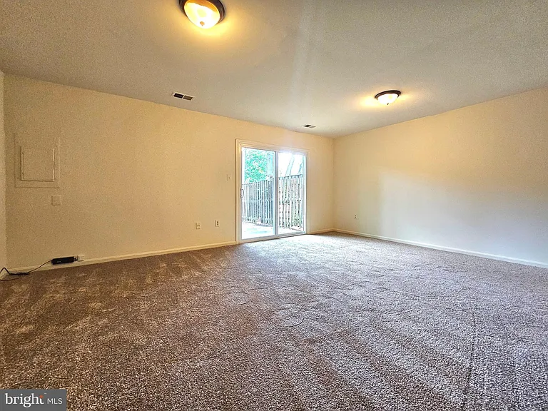 4802 Treasure Ct — Photo 31