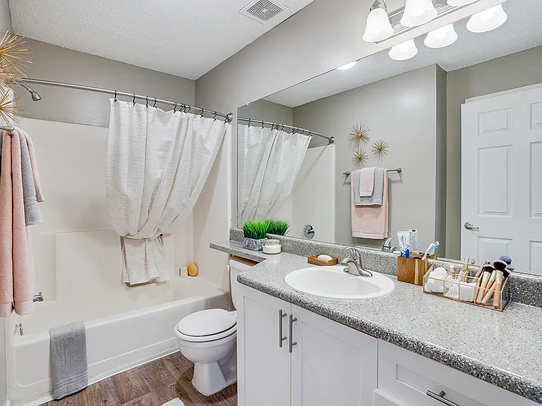 Oak Hollow Apartments — Photo 19