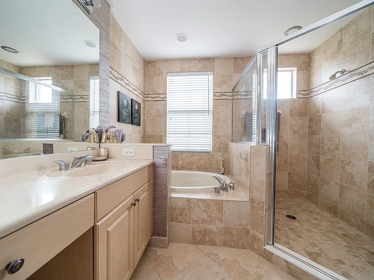 11860 Valencia Gardens Ave — Photo 19