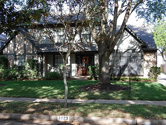 ANOTHER VIEW OF FRONT HOUSE. TWO DOORS DOWN OF GREENBELT