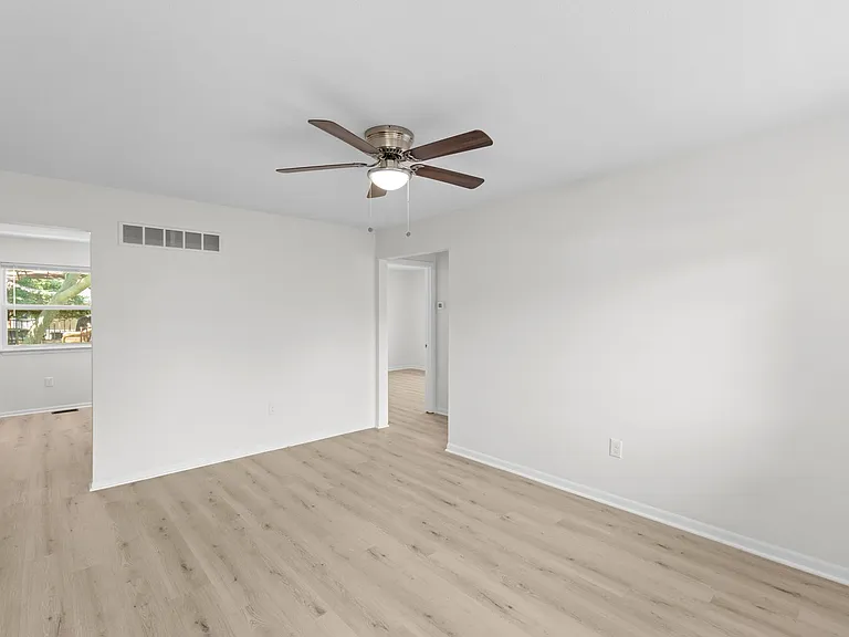 184 S Franklin St — Photo 9
