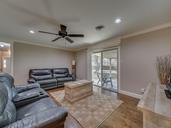 5th image of 705 Oakwood Ave