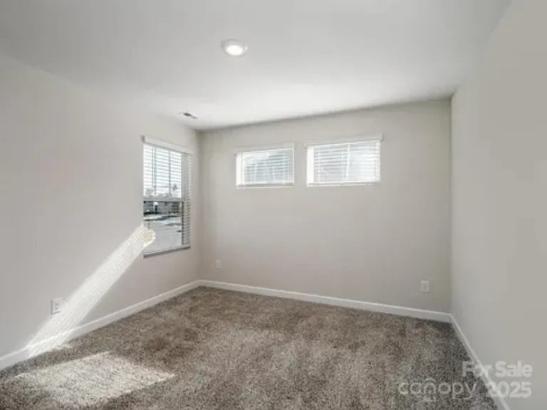 571 Palmarosa St #130 — Photo 2
