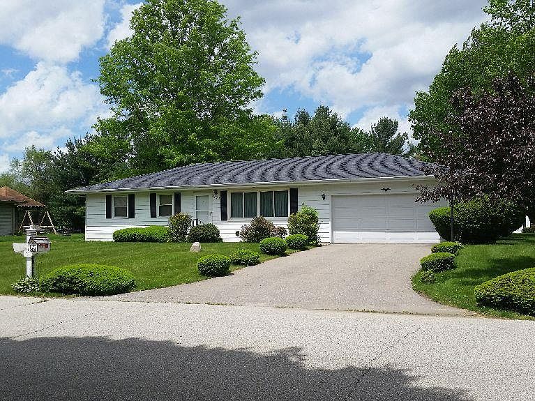 2nd image of 465 E Bobbye Ave