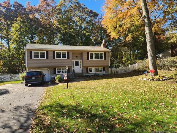 15 Maplewood Drive, East Lyme, CT 06333