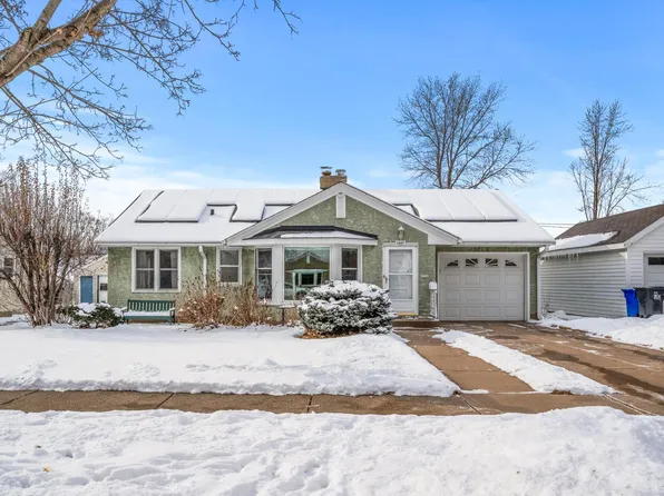 1367 Saint Albans St N, Saint Paul, MN 55117