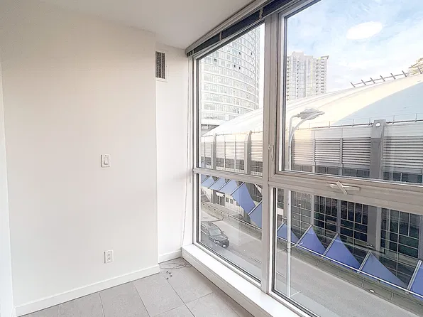 685 Pacific Blvd, Vancouver, BC