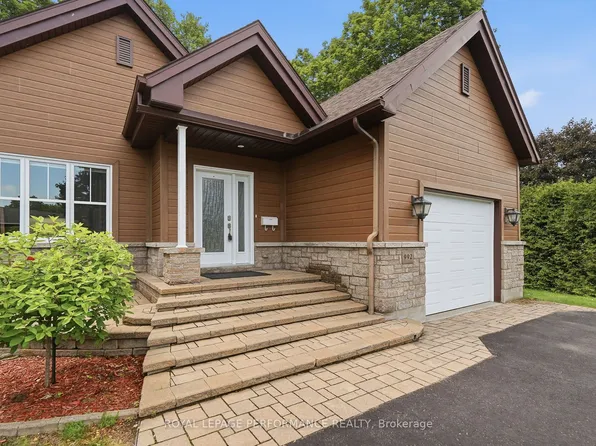 992 Ghislain St, Hawkesbury, ON K6A 3B2